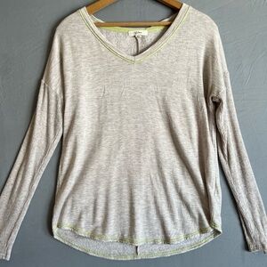 Peyton Primrage Women’s Long Sleeve V Neck Shirt Medium